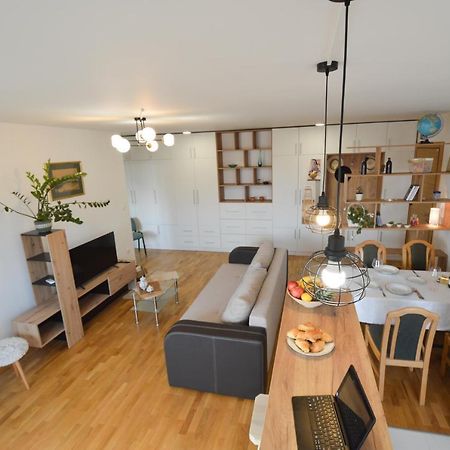 Shine24 - Spacious And Bright Apartment - New نوفي ساد المظهر الخارجي الصورة